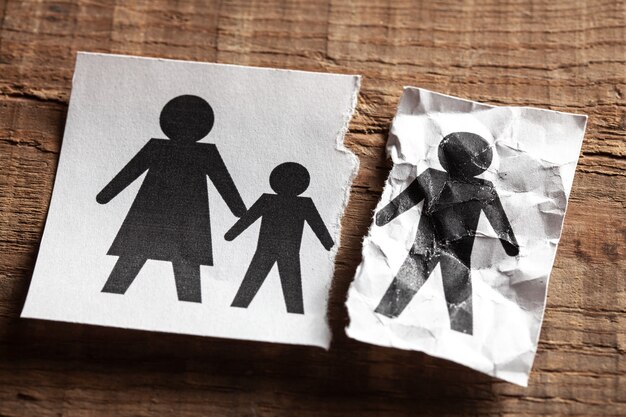 طلاق عُسر و حَرَج|وکیل| وکیل موفق| وکیل حاذق| تیم وکالت| وکلای دادمهر